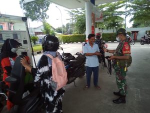 Sambangi SPBU Banyuanyar, Serda Daryono Terapkan Prokes Ketat