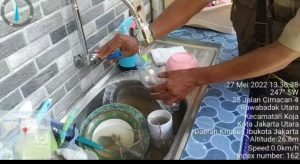 Puluhan Warga Rw 02 Rawa Badak Utara, Jakarta Utara, Kecewa Dengan Perusahaan Daerah Air Minum PT. Aetra Jakarta Utara