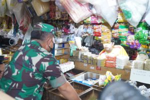 Pantau Harga Minyak Goreng, Kasad Dialog Langsung Dengan Pedagang Pasar Kramat Jati