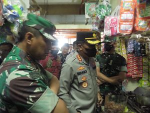 Stabilkan Harga Minyak Goreng, Danrem Wijayakarta dan Dandim Depok Turun Langsung ke Pasar