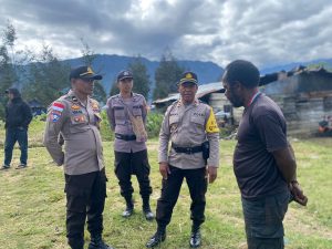 Satgasres Ops Damai Cartenz Ciptakan Kekuatan Antar Beragama, Sambangi Tokoh Adat Ilaga