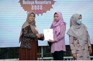 MAHASANTRI STAI SYUBBANUL WATHON IKUT SERTA DALAM CETAK 1500 NIB SEHARI DALAM ACARA FESTIVAL BUDAYA NUSANTARA 1 JUNI 2022 DI BOROBUDUR
