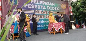 Sebanyak 287 Wisudawan Wisudawati Kelas 9 SMP Negeri 229 Jakarta Menggelar Acara Pelepasan Peserta Didik
