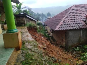 Longsor Terjadi Lagi Di Citorek Kidul