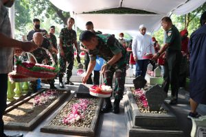 Jenderal Yang Selalu Menyempatkan Diri Ziarah Ke Makam Keluarga