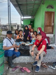 Peduli Masyarakat Terdampak Banjir Rob, JPKP DPW Jateng dan DPD Kota Semarang Adakan Bhaksos Di Tambak Rejo