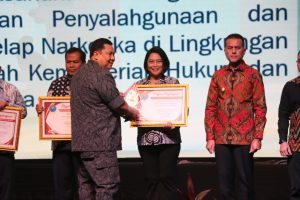 Berkomitmen Maksimalkan P4GN, Kanwil Kemenkumham DKI Jakarta Terima Penghargaan dari Badan Narkotika Nasional RI