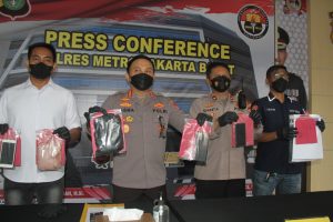 Kanit Reskrim Polsek Kebon Jeruk Ringkus Dua Tersangka Kasus Pornografi Via Medsos Manggo Live