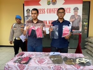 Polsek Kembangan Amankan 3 Pelaku Spesialis Pencurian Telepon Seluler