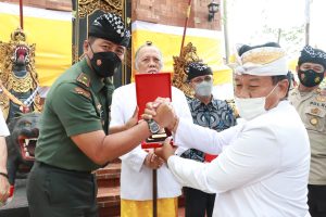 Danrem 051/Wkt Brigjen TNI Yustinus Nono Yulianto Hadiri Peresmian Candi Parahyangan Agung Jagatnatha Pasundan