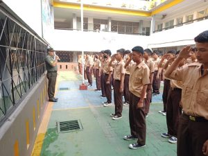 Tumbuhkan Cinta Tanah Air Siswa SMK Ristek Kikin, Danramil 06/Cakung Berikan Materi Wasbang dan Sosialisasi Salam Pancasila