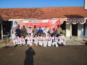 Terapkan Kedisiplinan Babinsa, Bhabinkamtibmas Hadir Giat Upacara bendera di SMK Cipta Karya