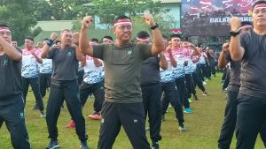 Meriahkan HUT RI Ke-77 Pangdam Jaya Olahraga Bersama Prajurit di Lapangan Batalyon Mekanis 201/Jaya Yudha