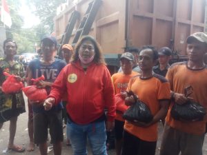 Sambut HUT RI Ke-77, Media Actualnews.id Bagikan Sembako Kepada Petugas Kebersihan Di 4 Lokasi