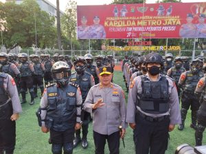 Kapolda Metro Jaya serahkan Piala dan Piagam Penhargaan Kepada Pemenang Perlombaan Tim Patroli Perintis Presisi