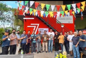 Balok & Papan serta Karya Seni Produk Daur Ulang Sampah Ramaikan HUT Kemerdekaan RI ke 77 Tahun di Seminyak, Badung – Bali