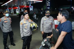 Polsek Pagedangan Terus Bekerja Maksimal Melakukan Pemantauan Pasca Kenaikan BBM di Sejumlah SPBU