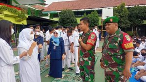 Wasbang Bentuk Sikap Disiplin dan Karakter Siswa-siswi SMAN 22 Utan Kayu Selatan oleh Danramil 02/Matraman