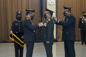Kasad Terima Bintang Bhayangkara Utama