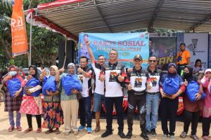 Kapolres Pacitan Berbagi Bansos di Pacitan Adventure Tourism 2022