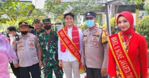 Danramil 03/Pasar Rebo, Ciracas Bersama Walikota Jakarta Timur Hadiri Panen Buah Anggur