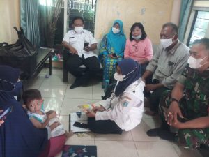 Babinsa Bersama Nakes, Perangkat RT/RW, Cek Kondisi Anak Stunting