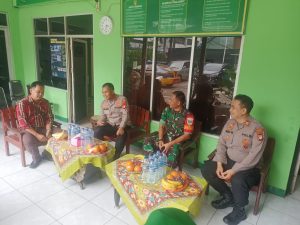 Danramil 02/TB Sambut Kunjungan Kapolsek Tambora Beserta Jajaran Dalam Rangka Silaturahmi