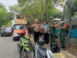 Polsek dan Koramil 06/Cakung Kawal dan Amankan Aksi Unras FSPMI.