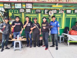 Wartawan Yang Tergabung di FWJI Indonesia  (FWJI) Bagikan 200 Bungkus Nasi Kepada Warga