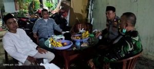 Babinsa Koramil 07/KB Giat Siskamling Bersama Ketua RW 06 ,Kel Kembangan Selatan