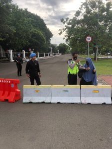 Seorang Perempuan Bercadar, Terobos Istana Negara