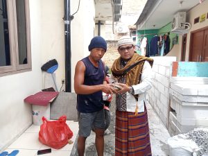Berbagi Kebahagiaan,FWJI Korwil Jakarta Barat Rutin Bagikan Makanan Siap Saji di Jum’at Berkah