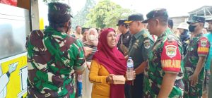 Berbagi Terhadap Sesama, Koramil 08/Duren Sawit Bagikan 400 Nasi Kotak Giat Bakti Sosial