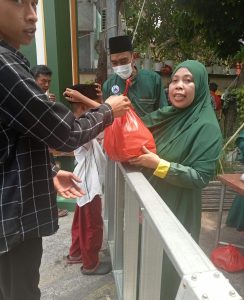 Jumat Berkah Rutin,Forum Wartawan Jakarta Indonesia (FWJI) Korwil Jakarta Barat Berbagi Makanan Siap Saji