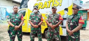Bakti Sosial Berbagi Terhadap Sesama, Koramil 07/Cipayung Bagikan 400 Nasi Kotak