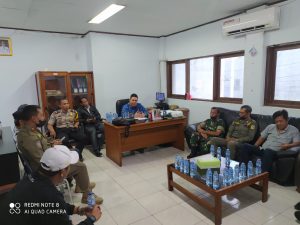 Peran Serta Babinsa Koramil 02/TB di Wilayah Binaan Hadiri Rapat Musyawarah  dan Mediasi Tiga Pilar