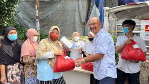 PT Santis Jaya Nusantara, Memberikan Bantuan Sembako Kepada 500 Warga di Jalan Utama 1 Pondok Karya Pondok Aren
