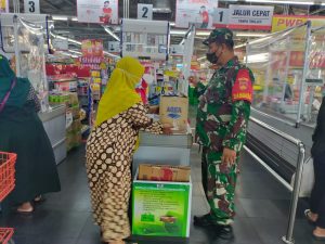 Ada Apa Babinsa Kelurahan Jajar Kunjungi Swalayan Superindo, Ini Jawabannya