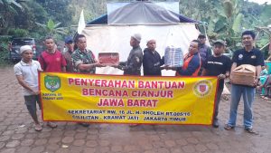 Peduli Koramil 05/Kramatjati Gandeng Pengurus RW Cililitan Berikan Bantuan Korban Gempa