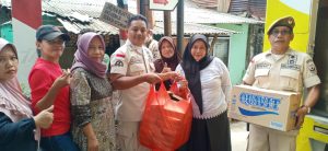 Dirgahayu Korpri Ke 51, PNS Kodim 0505/JT Bagikan Ratusan Nasi Box ke Warga