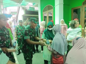 Giat Bakti Sosial Peringati Hari Juang TNI-AD ke 77, Kodim 0505/JT Bagikan 600 Nasi Kotak