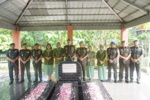 Peringati Hari Juang TNI – AD, Dandim 0735/Surakarta Ikuti Ziarah Rombongan di TMP Jurug