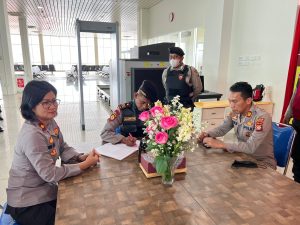 Kapolsek Sunda Kelapa Polres  Pelabuhan Tanjung Priok Kompol Riza Sativa Pengecekan Posyan Lilin 2022 di Dermaga Pelabuhan Kaliadem Muara Angke