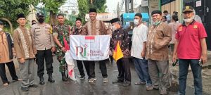 Dalam rangka HUT Kodam Jaya ke 73, Babinsa Kayu Manis Koramil 02/Matraman, Sukseskan Sunatan Massal