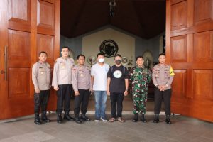 Kapolres Tangsel Dampingi Karolog Polda Metro Jaya Pantau Kesiapan Pengamanan Gereja