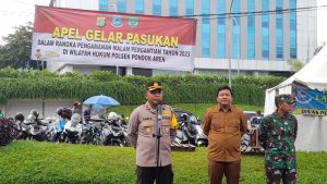 Berikan Rasa Aman Saat Malam Pergantian Tahun, Kapolsek Pondok Aren Pimpin Apel Pengamanan