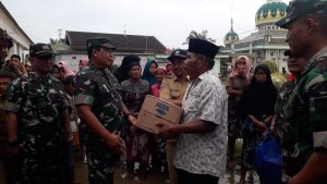 Pangdam V/Brawijaya Beri Bantuan dan Tinjau Masyarakat Terdampak Banjir