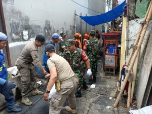 Danramil 02/TB Bersama Tiga Pilar Kec Tambora Gelar Bakti Sosial di Lokasi Pasca Kebakaran