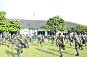 Tingkatkan Stamina Fisik Anggota, Kodim 0735/Surakarta Gelar Senam Pagi Bersama