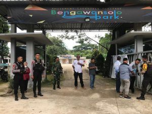 Bersama Polsek Jebres, Koramil 04/Jebres Laksanakan Pendampingan Pengamanan Pengosongan Shelter Dan Lapak Pedagang Taman Satwa Jurug